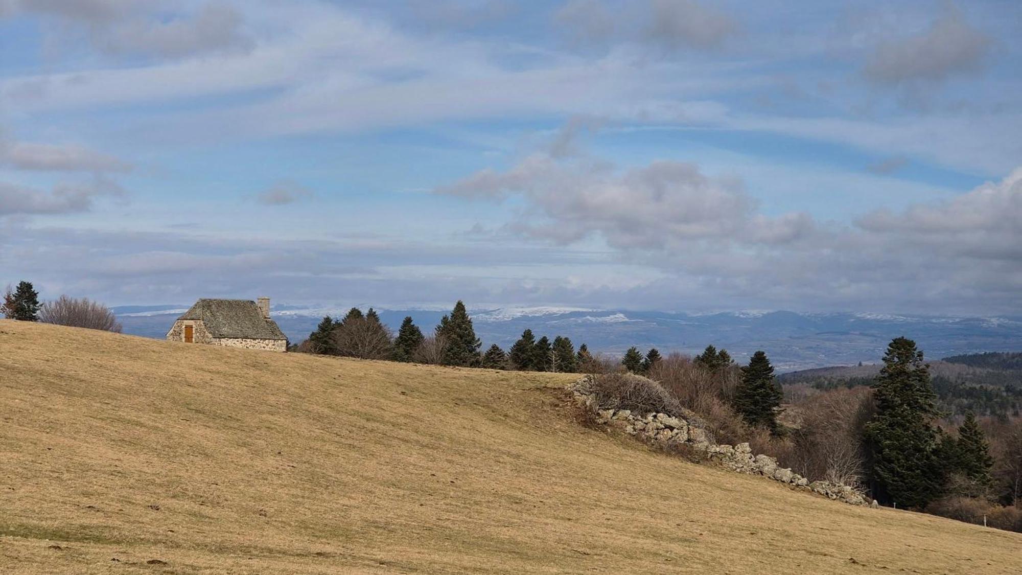 Maison La Vie De L'Aubrac - Gite Lo Bel Peis Saint-Symphorien-de-Thenieres Exterior photo